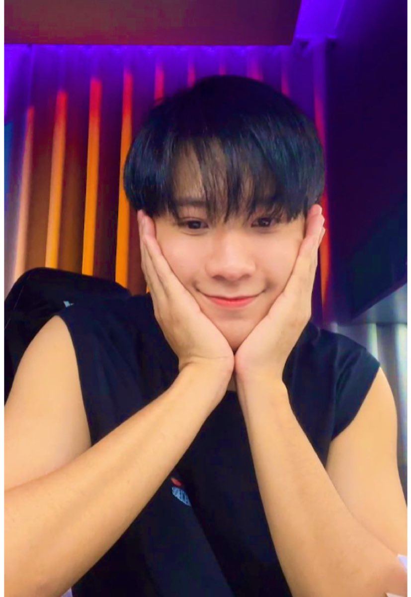SingtoAllDay's tweet photo. All I need is a little bit of you in my day to make me smile❤️ #SingtoPrachaya https://t.co/2PbOZxVr3i