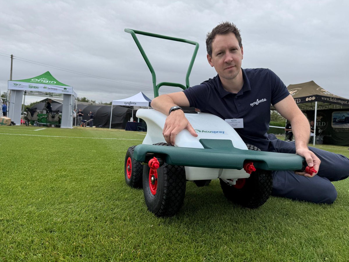 Syngenta Turf UK and Ireland (@syngentaturfuk) on Twitter photo Club member to #greenkeeper "Can you make my lawn look that good?"
And ... Repeat. Repeat. Repeat.
How often are you asked that?
So today, <a href="/gppLoakes/">Sean Loakes</a> is talking to lawn management professionals at the UK Lawn Care Association summer festival in Worcestershire.
Primo Maxx II, Club member to #greenkeeper "Can you make my lawn look that good?"
And ... Repeat. Repeat. Repeat.
How often are you asked that?
So today, <a href="/gppLoakes/">Sean Loakes</a> is talking to lawn management professionals at the UK Lawn Care Association summer festival in Worcestershire.
Primo Maxx II,