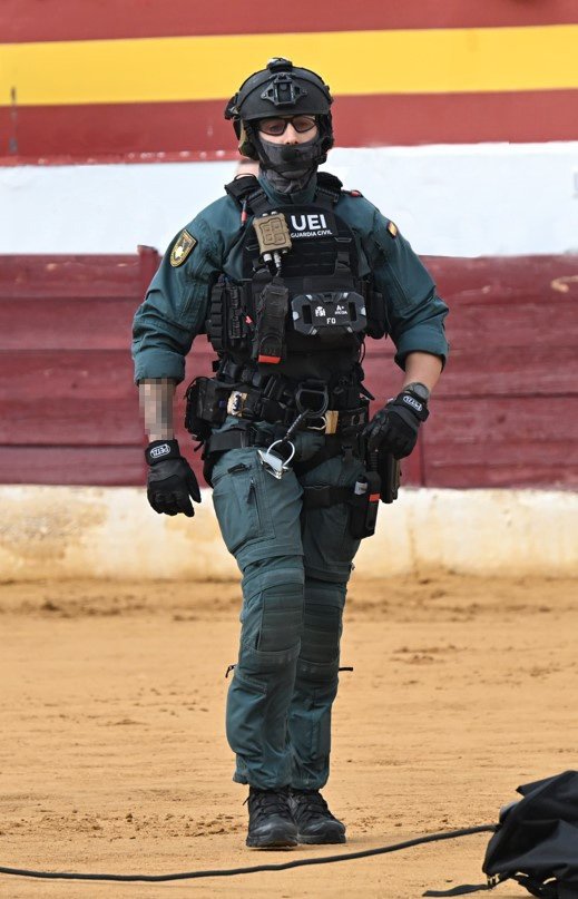 tacticalporn's tweet photo. 🇪🇸UEI #GuardiaCivil

🚩Portaplacas Fedur

🚩🪖Armour Source AS-501 HC con:
-🎧Peltor Comtac VII + PTT inalámbrico
-🔦Princeton Charge

🚩Uniforme UF Pro Striker XT Gen2 https://t.co/bxbWDOHERz