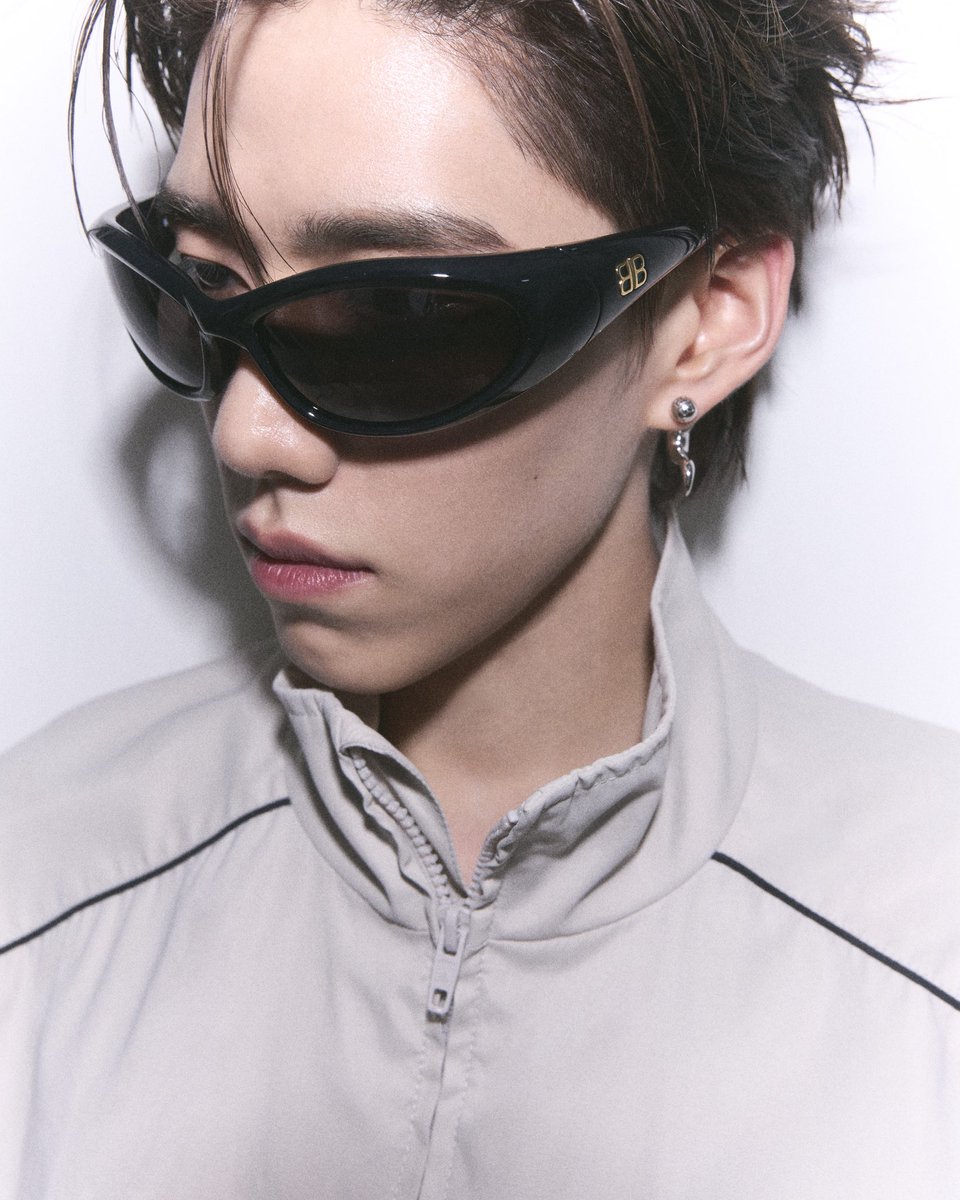 mintmag_th's tweet photo. เท่ไม่แผ่ว! ส่งลุค #พีพีกฤษฏ์ แบรนด์แอมบาสเดอร์คนสำคัญของBalenciaga พร้อมคอลเล็กชั่น Balenciaga | PUMA กับการนำโมเดล Speedcat มาตีความใหม่💚

#ppkritt
#Balenciaga 
#BalenciagaxPPKRIT 
#MintNews https://t.co/jrWm5YjVNJ