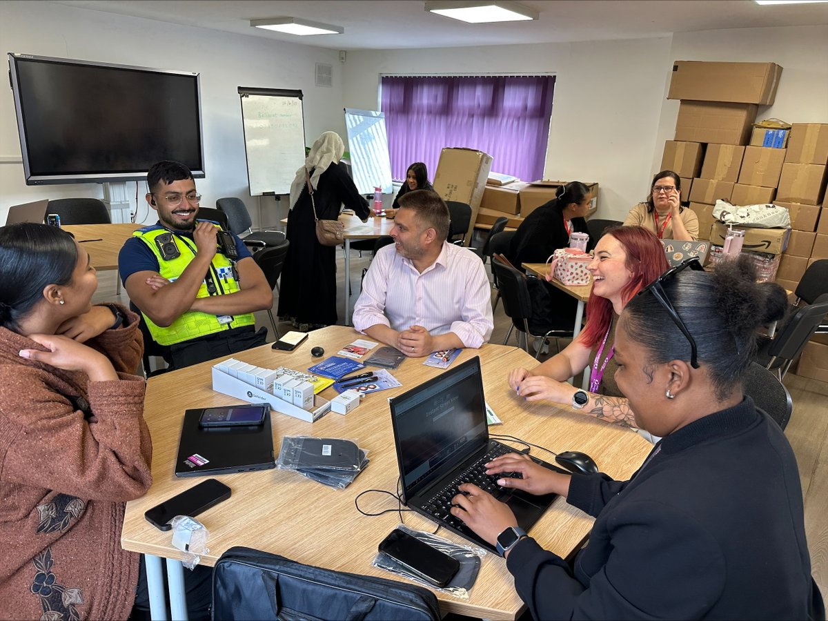 LozellsWMP's tweet photo. Big thanks to everyone who joined the Community Advice Surgery at Heathfield Primary School! 🙌@WaseemZaffar @MidHeartHelp Midland Heart @AspireNSucceed #lozells #handsworth #community https://t.co/Rq0EAKr7vK