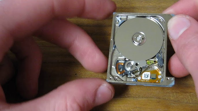 inovatechy's tweet image. #NesteDiaMasEm 1994, engenheiros da IBM apresentaram o conceito de microdrive, mini HDD que inspirou os primeiros discos portáteis 🧩
#IBM #Microdrive #Armazenamento #Computação @IBM