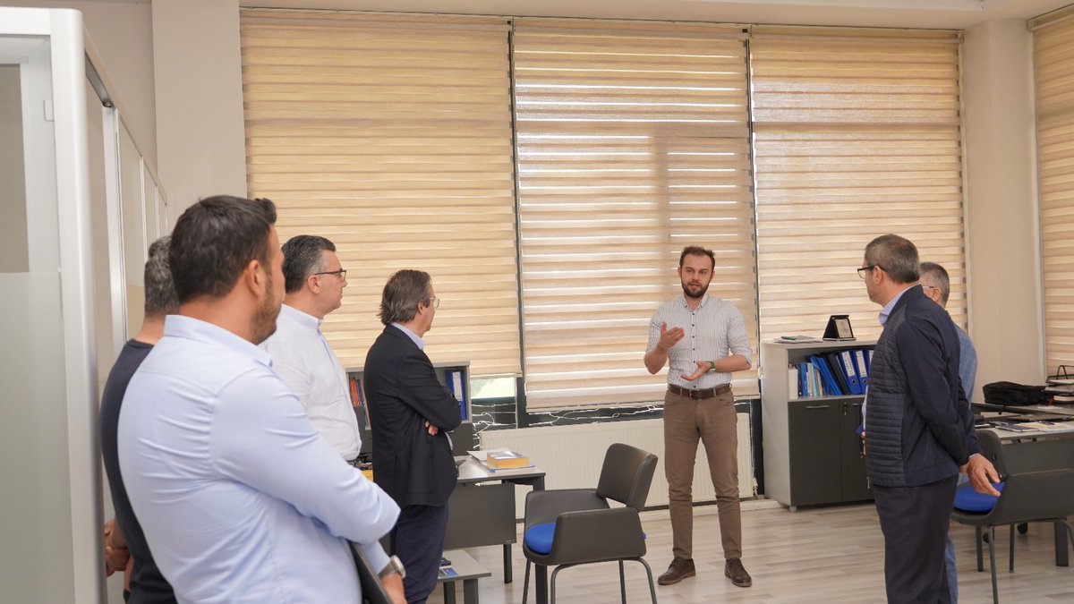 Adana Sanayi Odası Yönetim Kurulu üyelerinden oluşan kıymetli heyeti, Yönetim Kurulu Başkan Vekilimiz Sayın Fahrettin Doğru’nun ev sahipliğinde Konya Ticaret Odası Teknoloji ve Eğitim Kampüsümüzde ağırladık.

Nazik ziyaretleri için Adana Sanayi Odası heyetine teşekkür ederiz.