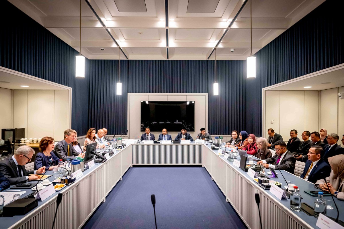 1 juli 2025 bracht de Raad voor Regionale Vertegenwoordigers van Indonesië een bezoek aan de commissies BDO en SZW. Het doel van dit bezoek was om de bilaterale samenwerking te versterken en om inzicht te krijgen in het Nederlands beleid omtrent sociale zekerheid.