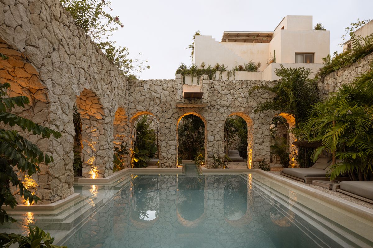 Architizer's tweet photo. #ProjectOfTheDay: Hacienda Wabi by RA! Arquitectos

With overgrown terraces and staggered forms, the project embraces the ruin aesthetics rooted in the area's historic architecture.

📍Tulum, Mexico #ArchitizerAwards
Details: https://t.co/kZeREin77R https://t.co/61L4jDHFnA