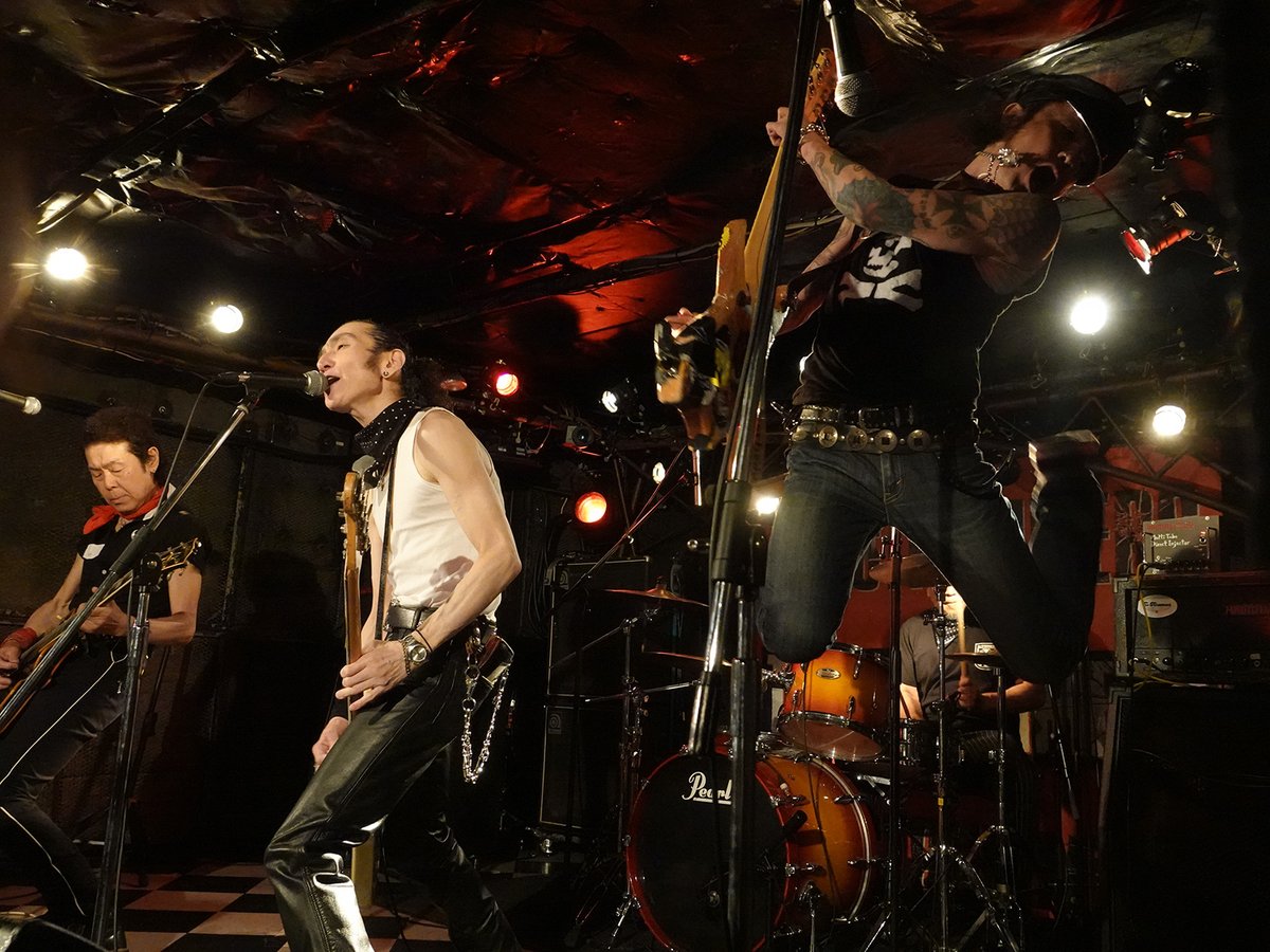 The Strummers　ザ・ストラマーズ Amazon.co.jp: SHOUT&SHOUT!: ミュージック