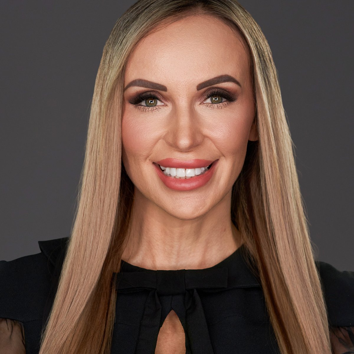 CHRISHEADSHOTS's tweet image. @AnnaSobkiv brought all the confidence and elegance in this headshot! 💥

👉 Book your session now at chrisheadshots.com

#ConfidenceInFrame #HeadshotPhotography #BrandBuilding #VisualIdentity #ProfessionalImage