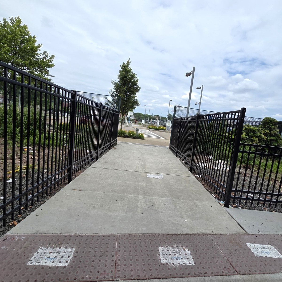 More Access for CTfastrak Riders.
There's now a pedestrian walkway connecting the Downtown New Britain Station and Columbus Boulevard, making walking to the shops at Columbus Plaza much more convenient. 🛍️🚌