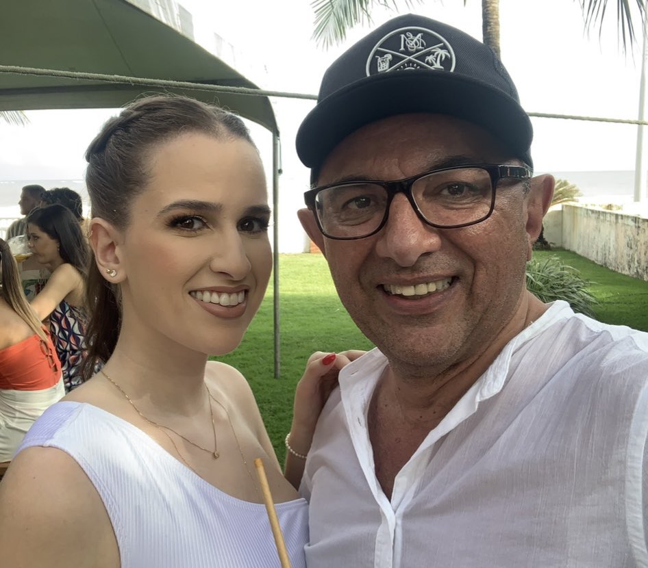 MarcioGuedesM's tweet photo. Parabéns hoje para Fernanda Guedes, filha amada. Te amo! ❤️ https://t.co/BzVCT2PO0e