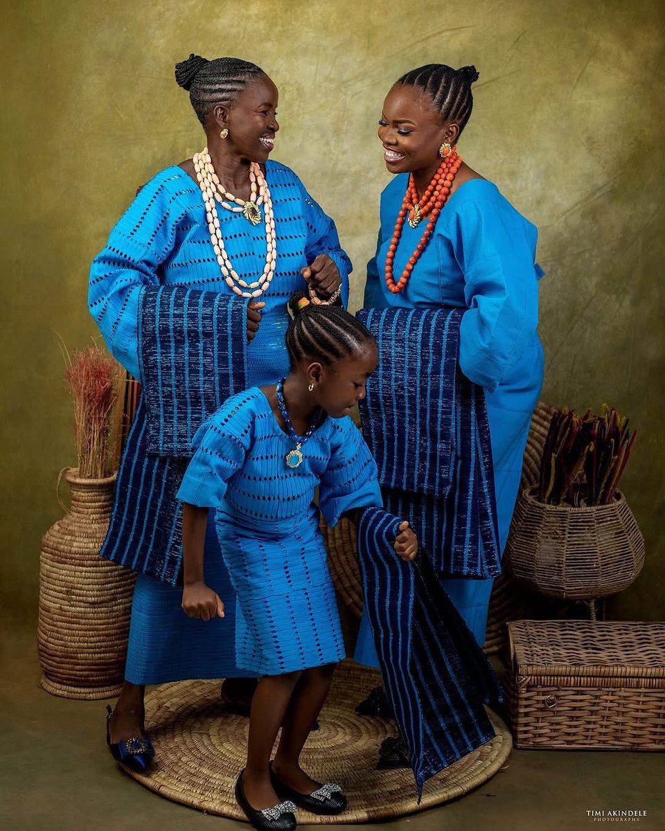 Three generations of Yorùbá women. 

📷 credit; timiakindelephotography