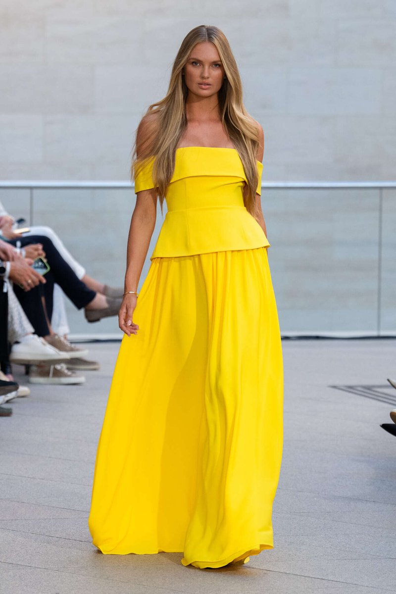 kendam_com's tweet image. MarcCain Spring Summer 2026 collection fashion show at Berlin Fashion Week SS26 (July 1, 2025) kendam.com/news/fashion-s…

#MarcCain #SS26 #Runway #FashionWeek #Berlin #Kendam