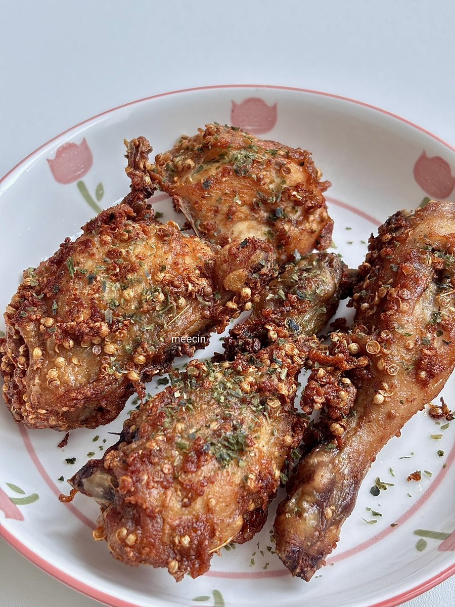 meecin_'s tweet photo. Luv banget ayam goreng ketumbar buatanku sendiri. 🥺🫶🍗✨ https://t.co/cewWcYrf7r