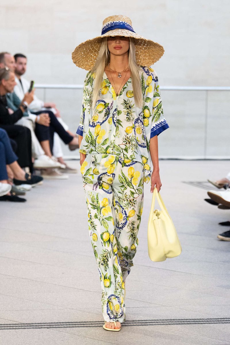 kendam_com's tweet image. MarcCain Spring Summer 2026 collection fashion show at Berlin Fashion Week SS26 (July 1, 2025) kendam.com/news/fashion-s…

#MarcCain #SS26 #Runway #FashionWeek #Berlin #Kendam
