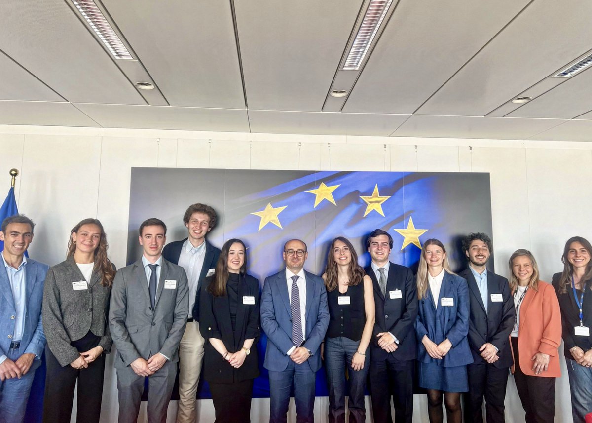 coebruges's tweet photo. 👏to our students for presenting the #BRIEF Report 2025 to @EU_Commission!
Developed by our student-led BRIEF Institute, it provides proposals on EU institutional reform, citizen participation, social policy, trade, industrial policy, climate &amp; energy.
📘👉https://t.co/5NXzimmCUy https://t.co/ZB69c51LoM