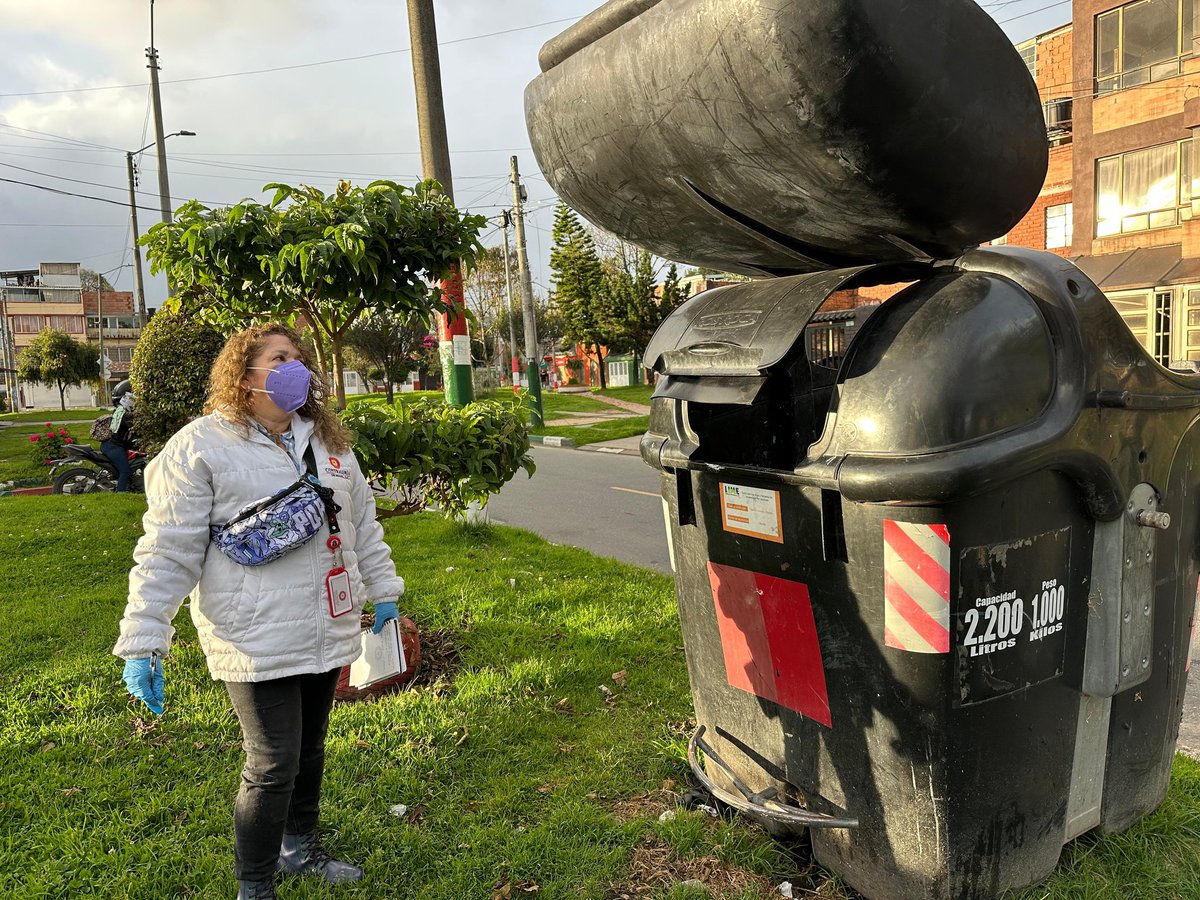 ¡Le ponemos la lupa a los contenedores de basuras en #Bogotá! ♻️

Hoy, más de 1️⃣5️⃣0️⃣ funcionarios de nuestra entidad, liderados por el Contralor Julián Ruiz, se encuentran en terreno revisando su estado y utilidad en la capital.

#TuContraloríaEnAcción