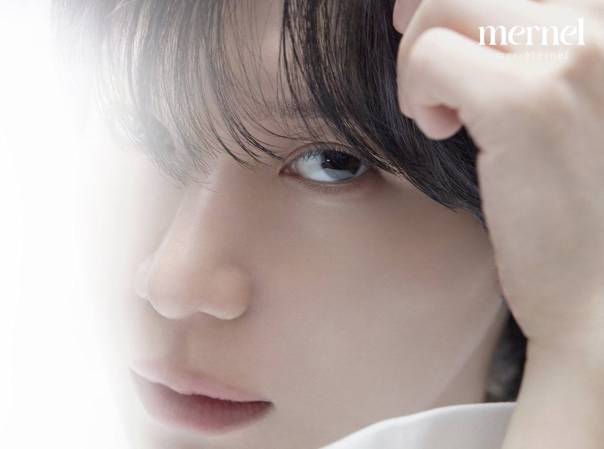 MERNEL_official's tweet image. メルネル ジャパン アンバサダー テミンとともに贈る
Essence Signature Moment.
澄んだキメ、目に見えるハリとツヤ—
テミンの透明感あふれる肌からインスピレーションを受けた
MERNELのシグネチャーエッセンス。
たった一滴で肌に生命感を与える、
繊細で力強いスキンケアのはじまり。…
