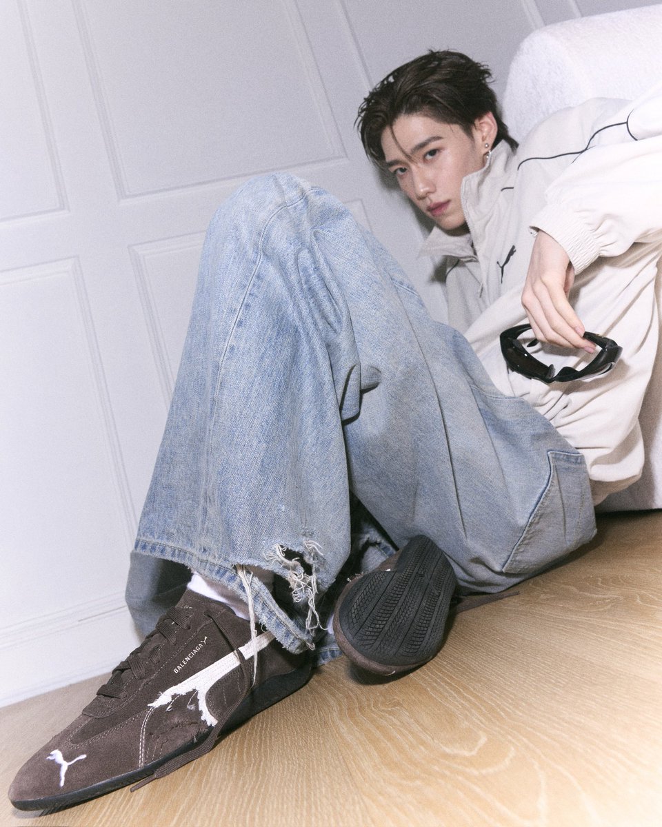 mintmag_th's tweet photo. โฮ่งมาก! ส่งภาพ ‘พีพี’ Balenciaga Brand Ambassador คนเท่พร้อมบุคจากคอลเล็กชั่น Balenciaga | PUMA โดดเด่นด้วยรองเท้า Speedcat Suede และแจ็คเก็ตแทร็คสูทจากคอลเล็กชั่น💚

#ppkritt
#Balenciaga 
#BalenciagaxPPKRIT 
#MintNews https://t.co/4KATClHhPJ