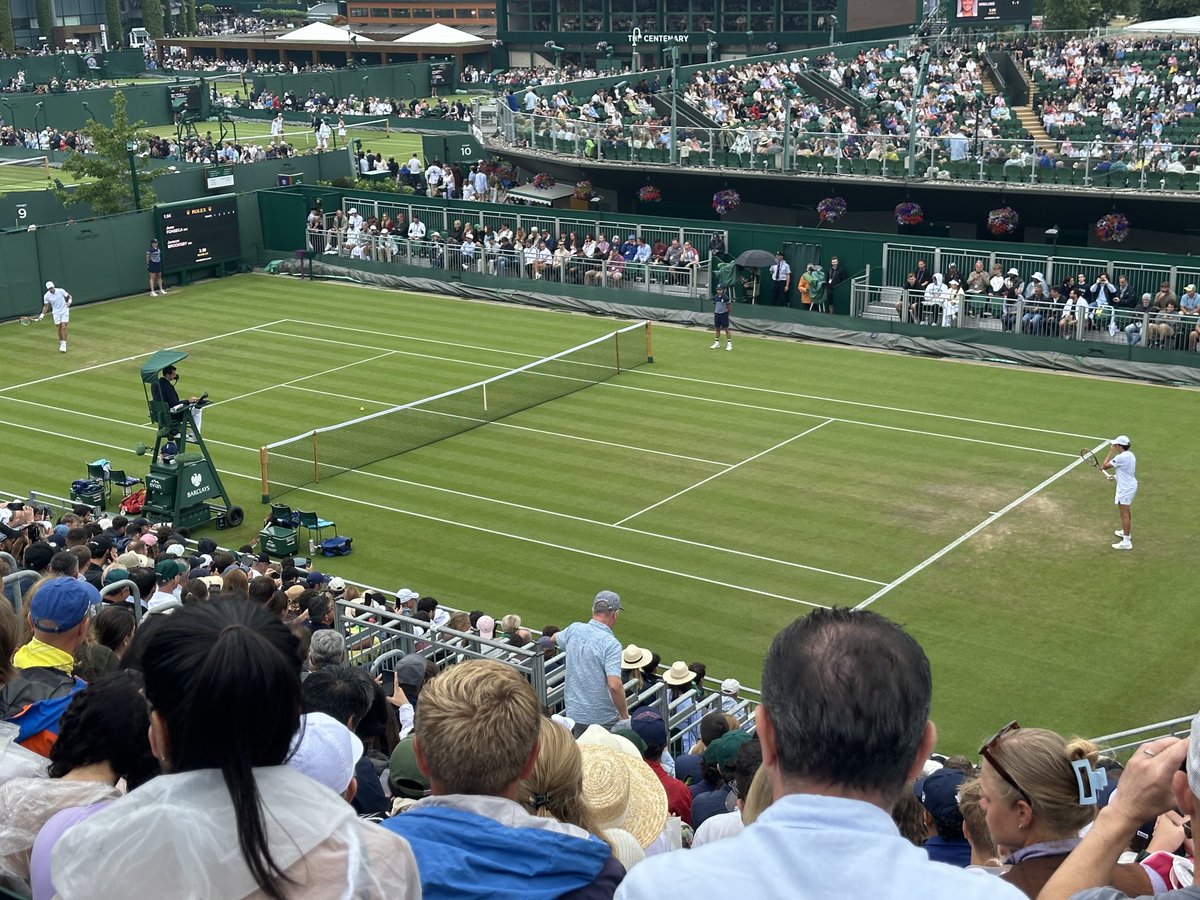 And we have tennis ⁦<a href="/ViewFromTheQ/">The Q</a>⁩ Fonseca vs Brooksby after 2 hour weather delay
