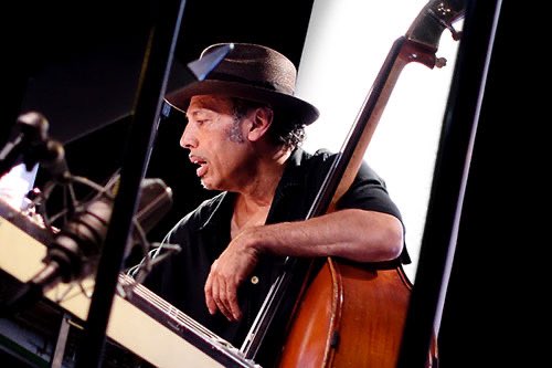 Excited to say that very special guest Tony Garnier will phone in with a song request to Caravan Radio tonight.
Tune in 10pm…
If you missed last week’s show it’s right here: 
rte.ie/radio/radio1/c…

#caravanradio #tonygarnier