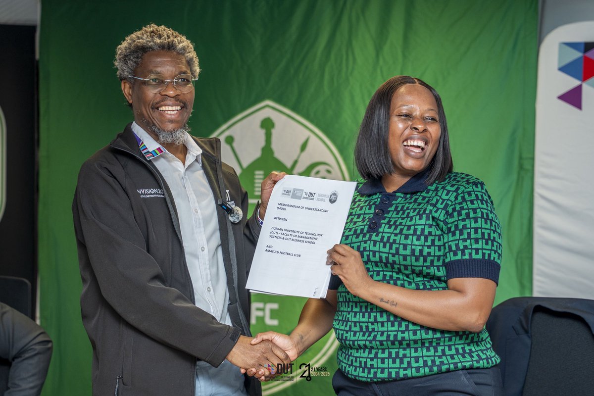 DUT_Tweets's tweet photo. DUT 🤝 AmaZulu FC

It’s official! A new MoU has been signed to power the FMS Sports Day through sport, unity, and community impact. 💚⚽
#DUTxAmaZulu #FMSSportsDay #ENVISION2030 https://t.co/NJ3Yo3TTB5