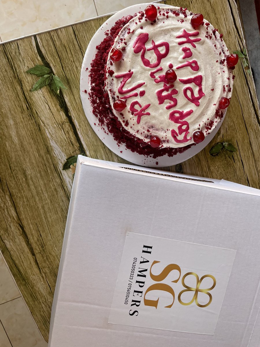 sghampers's tweet photo. 🎉 Looking for something delicious to satisfy your cravings ? 🎂 Order your scrumptious red velvet cake from SG Hampers NOW! 🤤✨ Just call or WhatsApp 0743050323 and treat yourself to a slice of heaven! Don’t miss out! 😍🍰 #RedVelvetCake #SGHampers https://t.co/OQW9TWWBbl