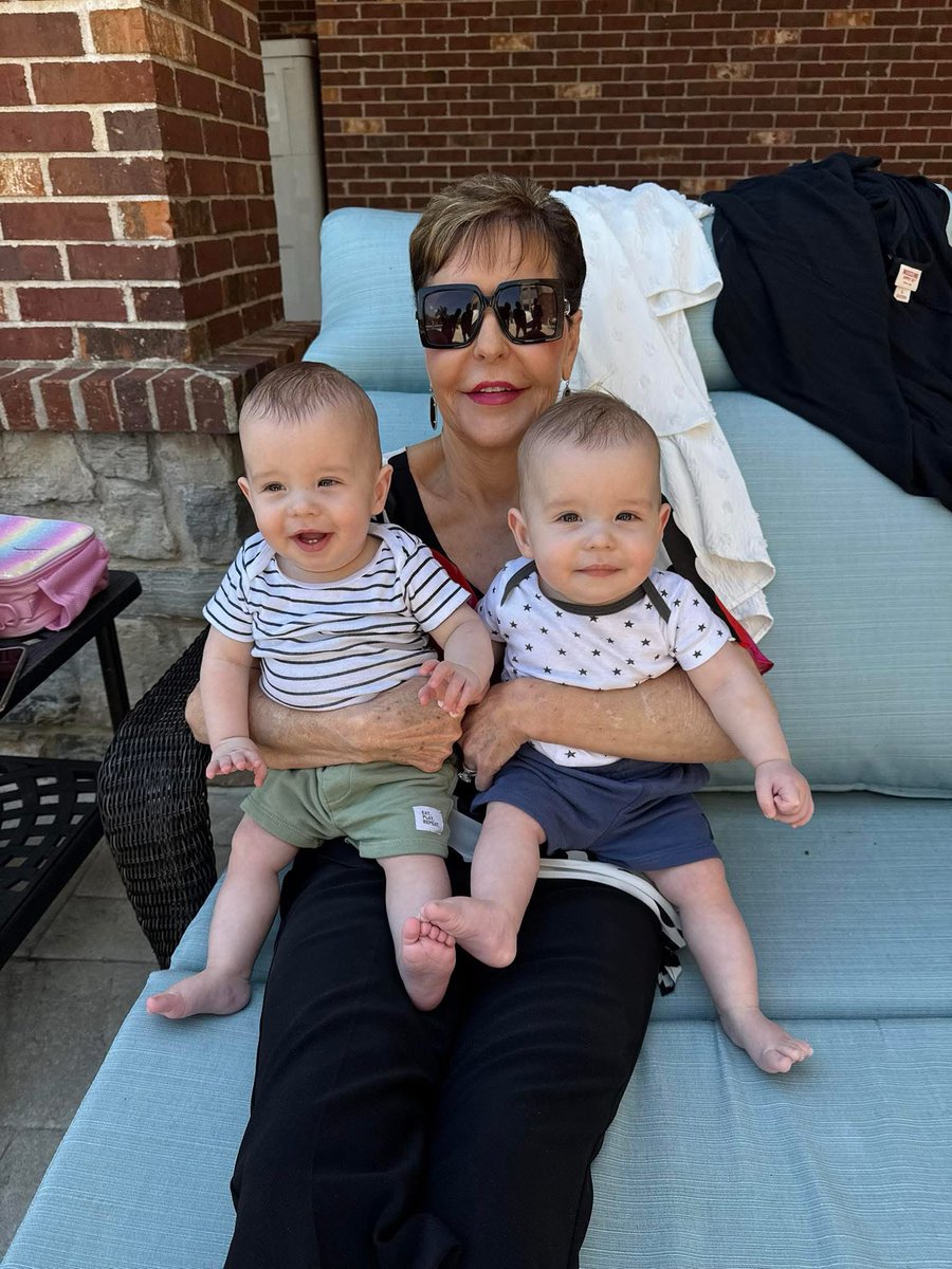 1st time for Arthur &amp; Henry meeting their Great Grandmother. She has 12 grandchildren and 12 great grandchildren. 💙💙