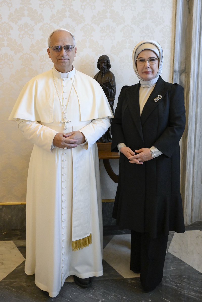 Papalık Sosyal Bilimler Enstitüsü ev sahipliğinde düzenlenen “Kardeşlik Temelli Ekonomi: Etik ve Çoktaraflılık” programına katılmak üzere ziyaret ettiğim Vatikan’da, Katolik Dünyasının Ruhani Lideri ve Vatikan Devlet Başkanı Papa 14. Leo ile bir araya gelmekten memnuniyet duydum.