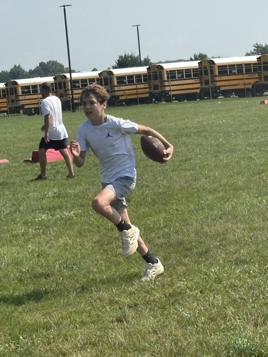 CoachMHendricks's tweet image. Special thanks to Botto’s Italian Line in Swedesboro for sponsoring the Youth Football 🏈 Camp with prizes.
👍 Chef Enrico‼️
Awesome 👏 supporter of all things Kingsway Football