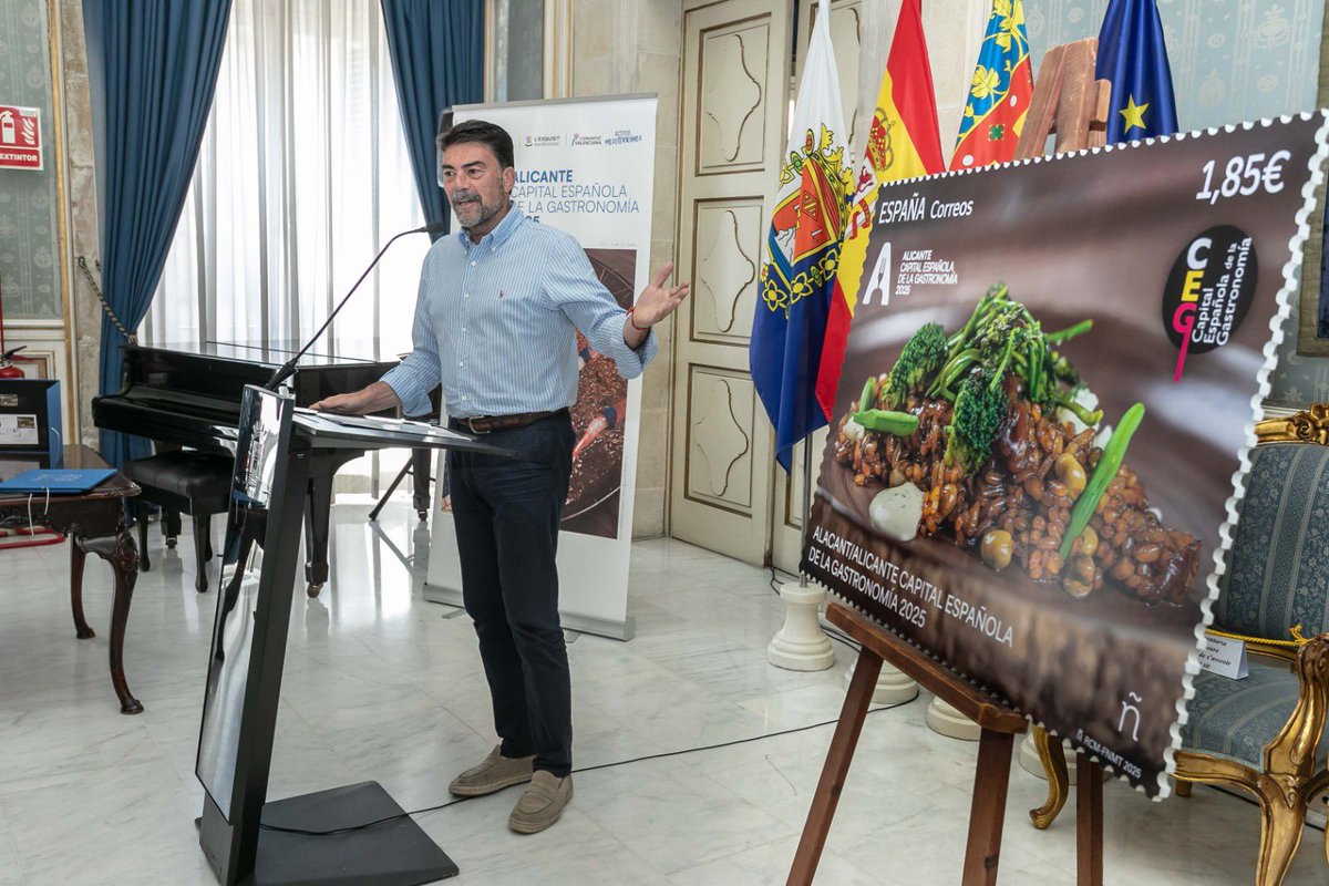Alicante, Capital Española de la Gastronomía 2025, ya tiene su propio sello postal. Correos ha puesto en circulación un total de 90.000 sellos con la imagen de un arroz elaborado por el chef alicantino, Dani Frías, que recorrerá España y Europa.
alicante.es/es/noticias/al…