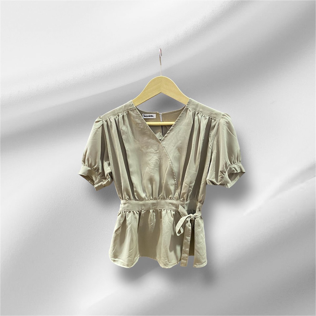 FeeyoLette's tweet photo. 🎀 ALLETA Blouse
LD 98 | PJ 60
Atasan wanita pita woven silk yang kekinian abieezz 🤩

- all items new &amp; good condition love l
🚫 BUKAN THRIFT 🚫 

#atasanwanita #blouse #kemeja #wts #sale #cantik #zonajajan #zonauang #Sidoarjo https://t.co/zET5vJs8l1