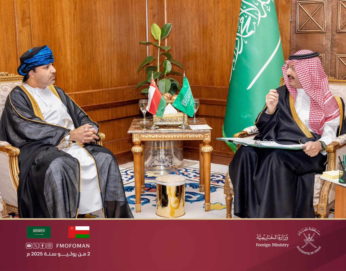 📸 #جدة | صاحب السمو الملكي الأمير تركي بن طلال بن عبدالعزيز آل سعود، آمير منطقة عسير، يستقبل سعادة سالم بن محمد بن خليفة البوسعيدي، قنصل عام سلطنة عُمان في جدة.