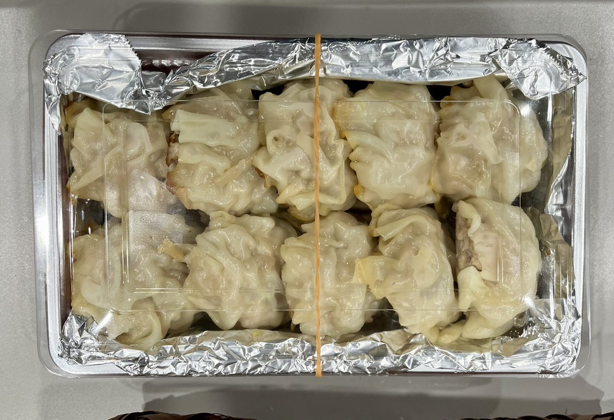 この後10時からの #ミュージック10 は #名取裕子 さんが生放送でお送りします。
今夜 #なとちゃん亭 から届いた #バーバーイーツ は ・・・豪華な「夏」！まずは写真を！
今日も叫びま～す！ありがとう～～名取さん～～美味しゅうございました！
元スタッフの差入れ「バームクーヘン」も美味しかった！