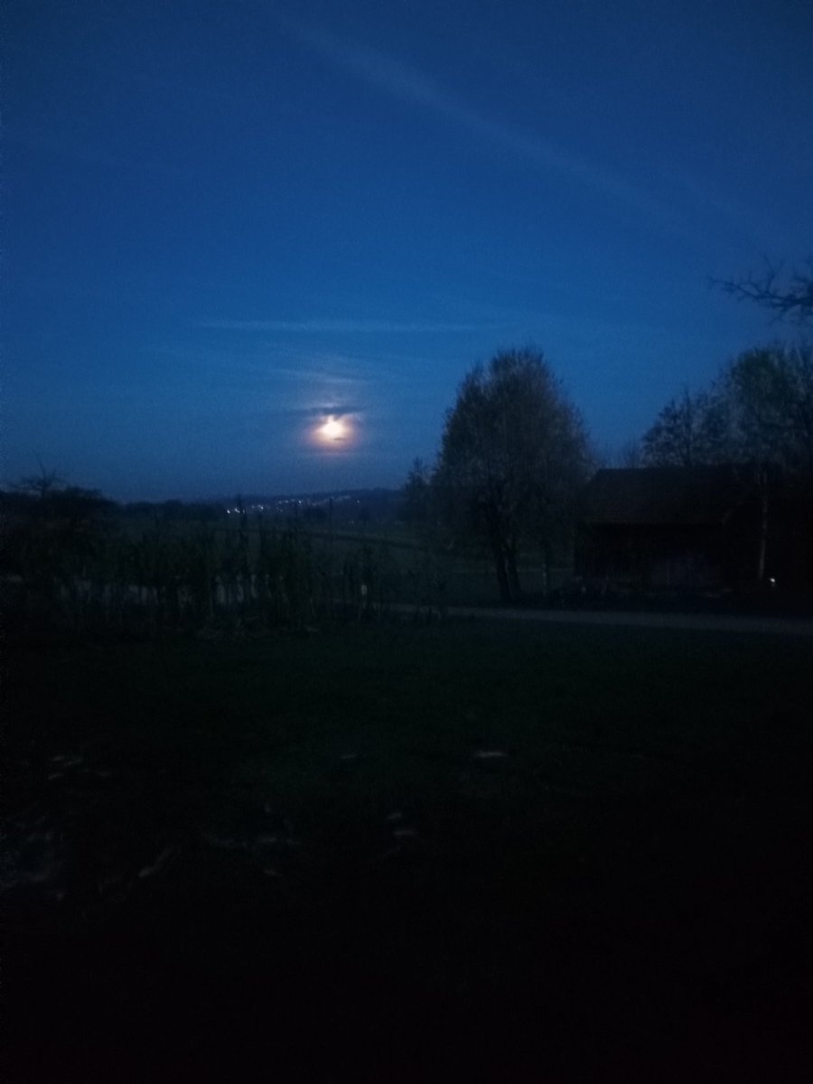 Beginn der Nacht . Dämmerung.Handy Foto.