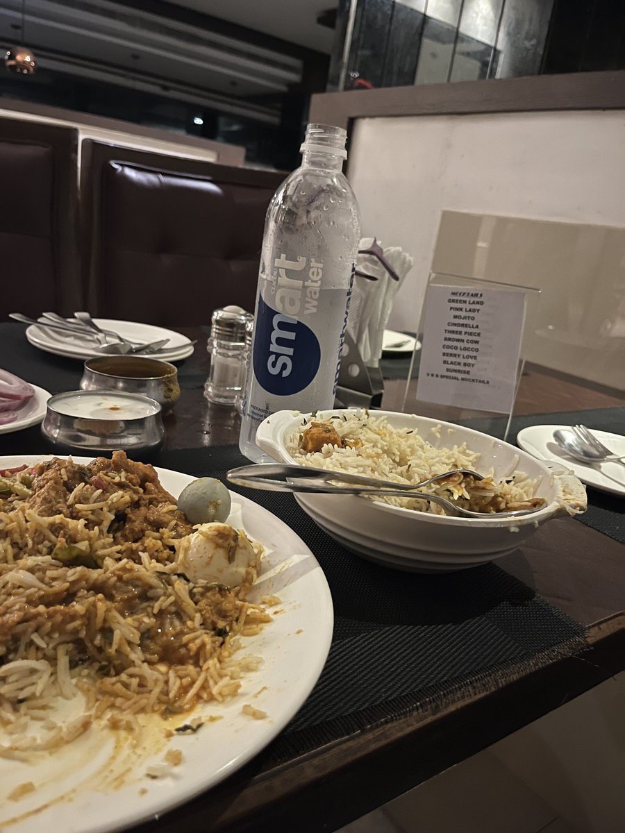 అఖండ 🐯🦁🔥 (@conquerordon99) on Twitter photo Ongole kb restaurant 🍗
Note : ( train miss ayindani badyhatho)
#ongole Ongole kb restaurant 🍗
Note : ( train miss ayindani badyhatho)
#ongole