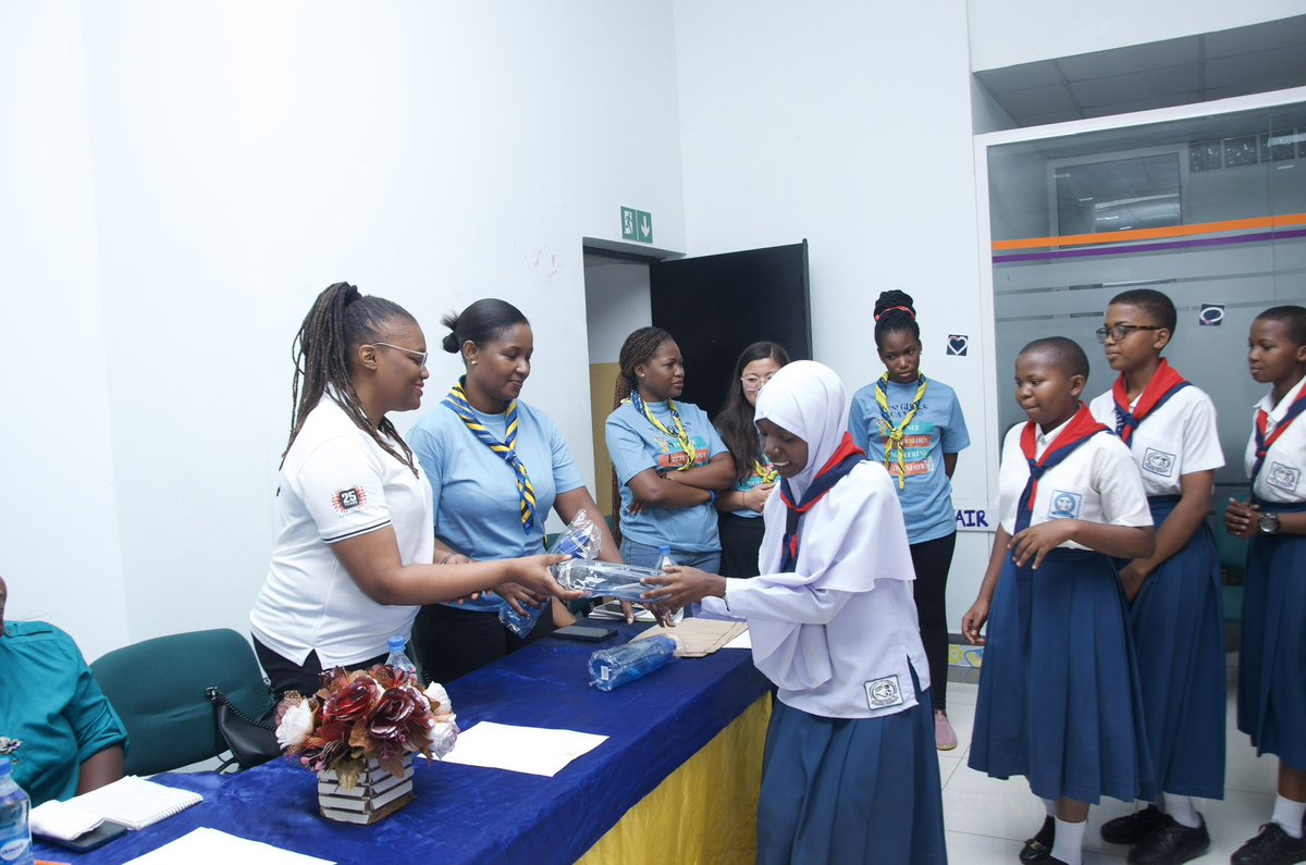 YessGirlsTGGA's tweet photo. To appreciate their creativity and hard work during the STEM Fair, Girl Guides were awarded with bags and bottles as tokens of recognition. Their inspiring STEM projects reflected innovation and teamwork.
#YessGirlsMovement
#NationalSTEMFair
#YessGirlsCanDoSTEM
#wagggs https://t.co/Vlpuh5GvLu