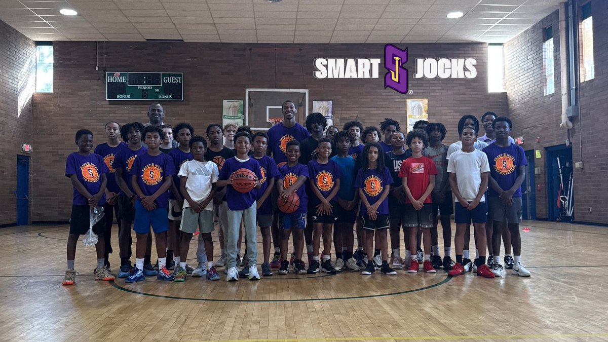 Yesterday was a good day to give back to the community! We had a great time and look forward to working with these student-athletes to build a great future both on and off the court. facebook.com/share/p/18EoZ8…