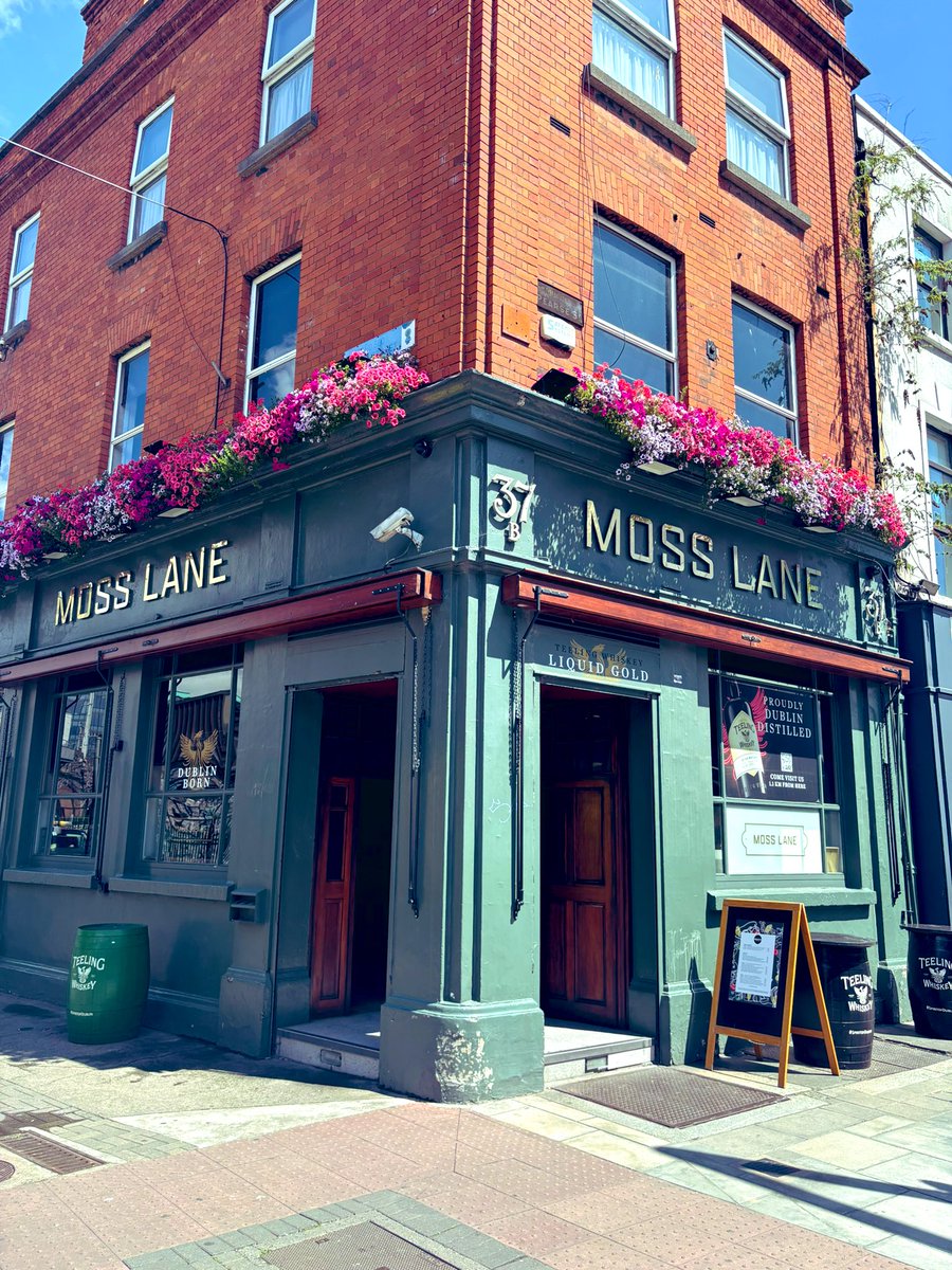 Blue skies and cold pints! <a href="/MossLaneDublin/">MossLaneDublin</a> 😝