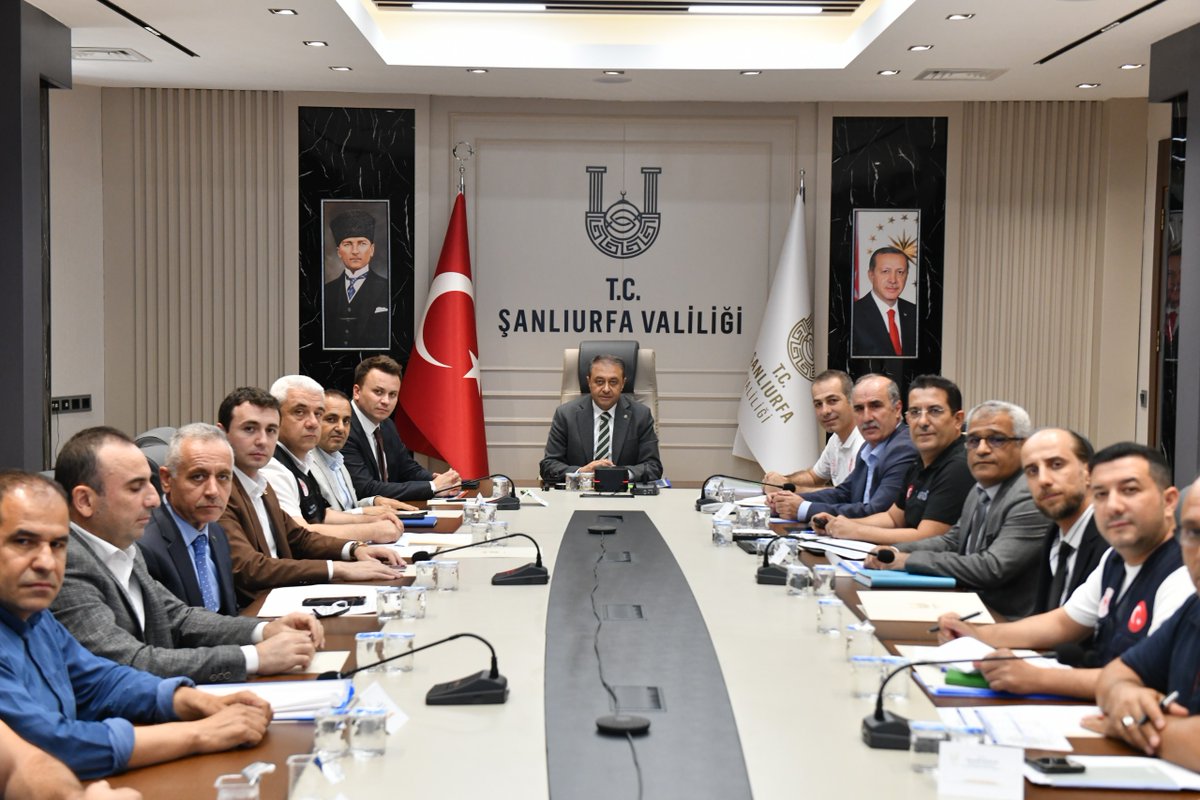 Şanlıurfa Valisi Sayın Hasan ŞILDAK başkanlığında, ŞUSKİ Genel Müdürümüz Emin İZOL’un katılımı ile Merkez ve Kırsal mahallelerde inşa edilen TOKİ Deprem Konutlarının yapım süreçleri ve alt yapı çalışmaları ile ilgili toplantı gerçekleştirildi.