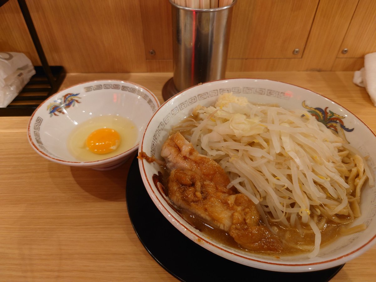 xn_ilo's tweet photo. 自宅マンションのエレベーター待ってたら、中から小柄な可愛らしい感じの若い女性出てきたんだけど、入れ替わりで乗ったらアポクリン汗腺！！！
でも、豚山ニンニクマシ直帰をキメた私の勝ちですね😇😇😇 https://t.co/nAvedsEdMz