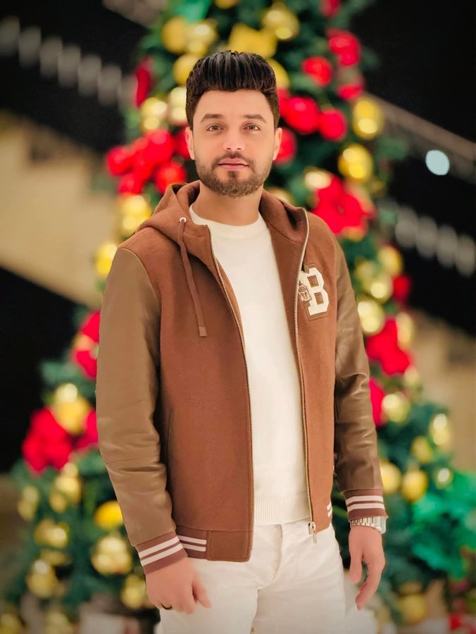 !! اللهم اغفر له وارحمه...اللهم ان كان محسنا فزد في احسانه وان كان مسئ فتجاوز عن سيئاته...اللهم اغسله بالماء والثلج والبرد واجعل قبره روضة من رياض الجنة...ولأمواتنا وامواتكم اجمعين!💔
#أحمد_عامر