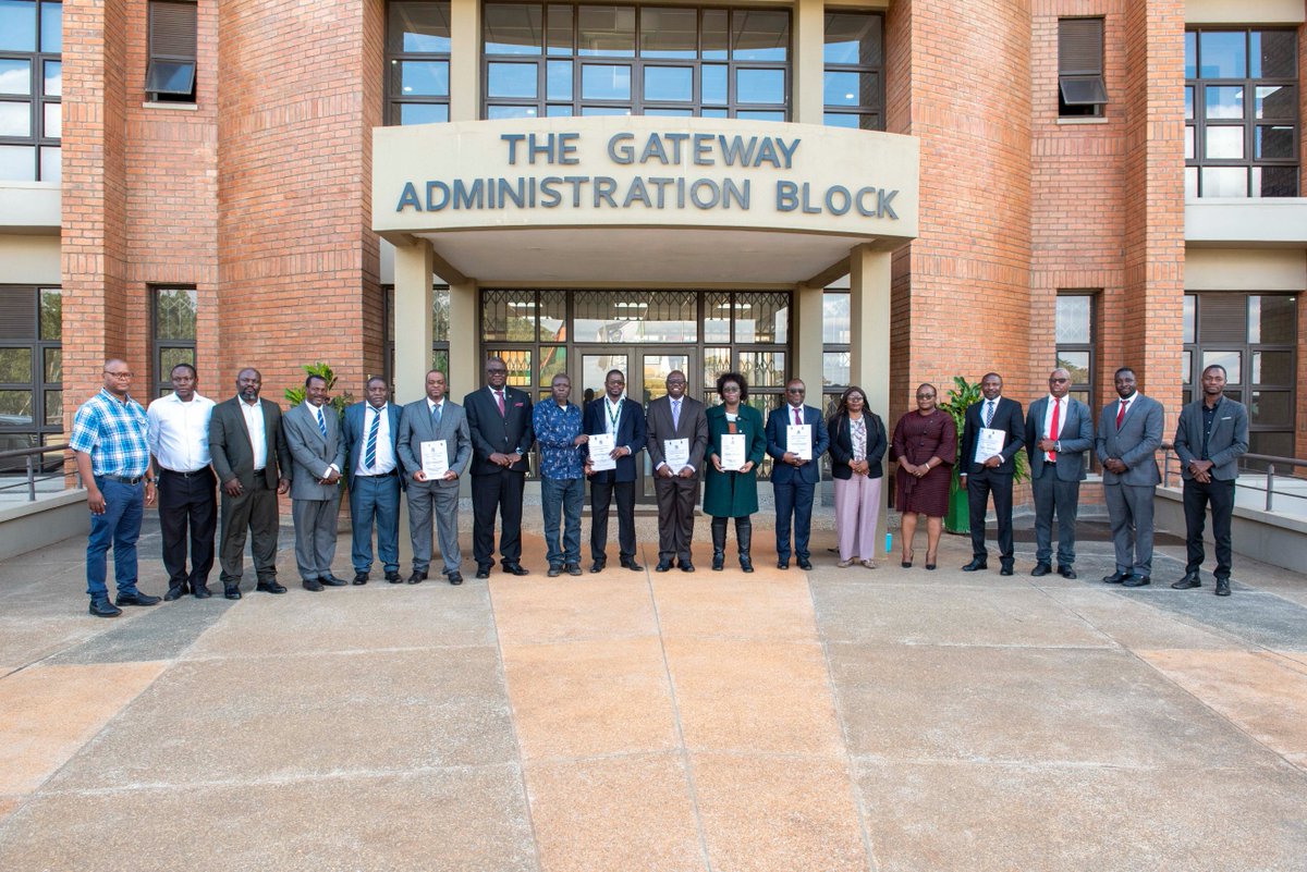 𝐋𝐔𝐀𝐍𝐀𝐑 𝐌𝐚𝐧𝐚𝐠𝐞𝐦𝐞𝐧𝐭 𝐚𝐧𝐝 𝐒𝐭𝐚𝐟𝐟 𝐔𝐧𝐢𝐨𝐧𝐬 𝐒𝐢𝐠𝐧 𝐍𝐞𝐰 𝐂𝐨𝐥𝐥𝐞𝐜𝐭𝐢𝐯𝐞 𝐁𝐚𝐫𝐠𝐚𝐢𝐧𝐢𝐧𝐠 𝐀𝐠𝐫𝐞𝐞𝐦𝐞𝐧𝐭

The Lilongwe University of Agriculture and Natural Resources (LUANAR) signed a new Collective Bargaining Agreement (CBA) with its staff