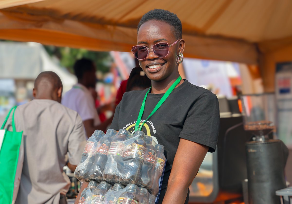 Heifer_Uganda's tweet photo. We’re at the 31st National Agriculture Show in Jinja! 🚜🌱
Youth from our #SAYEproject are engaging, networking & showcasing their products.
#AYuTeUG champs like #HatchRite, #FrezaNanotech & more are here inspiring the future of #AgTech! 🔥