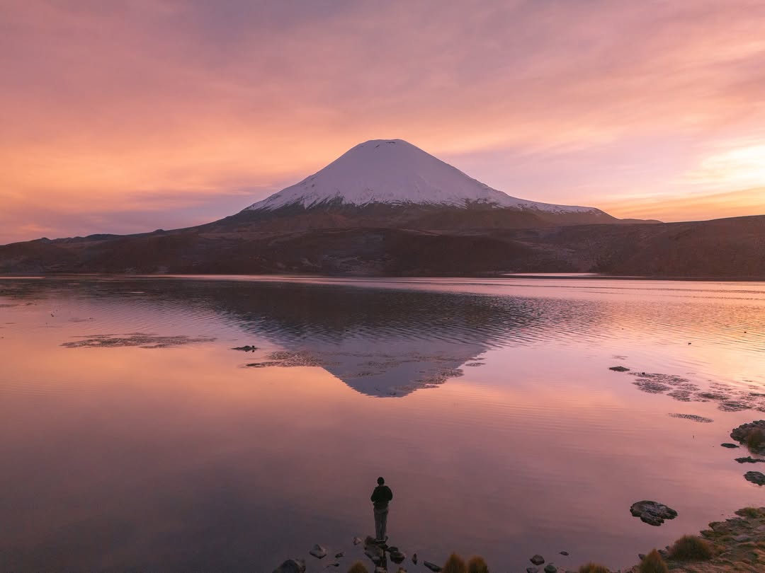 ¡Buenos días! 🌥️
En este perfil amamos el Lago Chungará y el parque nacional Lauca así que está mañana dedicamos nuevamente una imagen de este icónico lugar ubicado en nuestro altiplano regional. 🏔️
¡Que tengan un maravilloso día! 😎👍
#Arica #Chile  #aricaesbacán