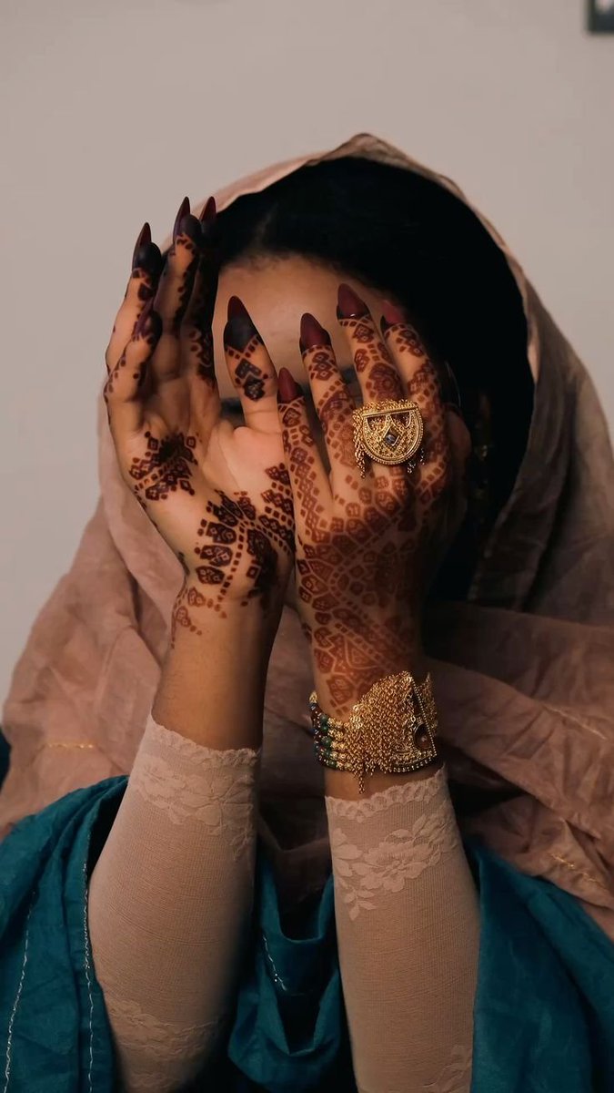 اللثام، الذهب، والحناء... ثلاثية الجمال الموريتاني 💛
