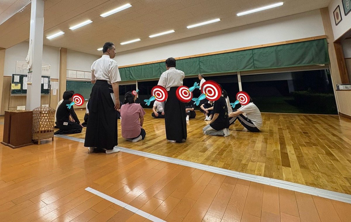 今日は初心者弓道教室14回目でした
来週で最後です
今日の参加者は14人
皆んな真剣に
でも楽しそうにお稽古していました
弓道の魅力、少しでも伝わったかなー。