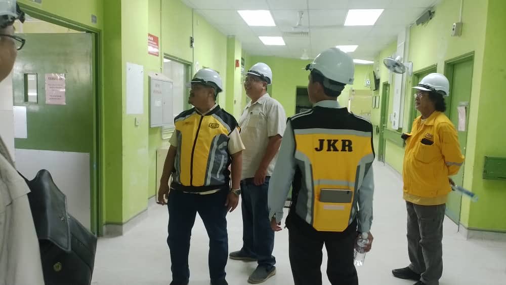 JKR Labuan (@jkrlabuan) on Twitter photo Lawatan YBrs. Tuan Pengarah JKR WP Labuan untuk persediaan Penyerahan Ward "Obstetrics dan Gynaecology" sebanyak 24 katil kepada Hospital Wilayah Persekutuan Labuan
<a href="/RoslanisE/">Roslan bin Ismail</a>
<a href="/TKPKR_Infra/">TKPKR (Sektor Infra)</a>
<a href="/IPJKR_Official/">JKR Malaysia Rasmi</a> Lawatan YBrs. Tuan Pengarah JKR WP Labuan untuk persediaan Penyerahan Ward "Obstetrics dan Gynaecology" sebanyak 24 katil kepada Hospital Wilayah Persekutuan Labuan
<a href="/RoslanisE/">Roslan bin Ismail</a>
<a href="/TKPKR_Infra/">TKPKR (Sektor Infra)</a>
<a href="/IPJKR_Official/">JKR Malaysia Rasmi</a>