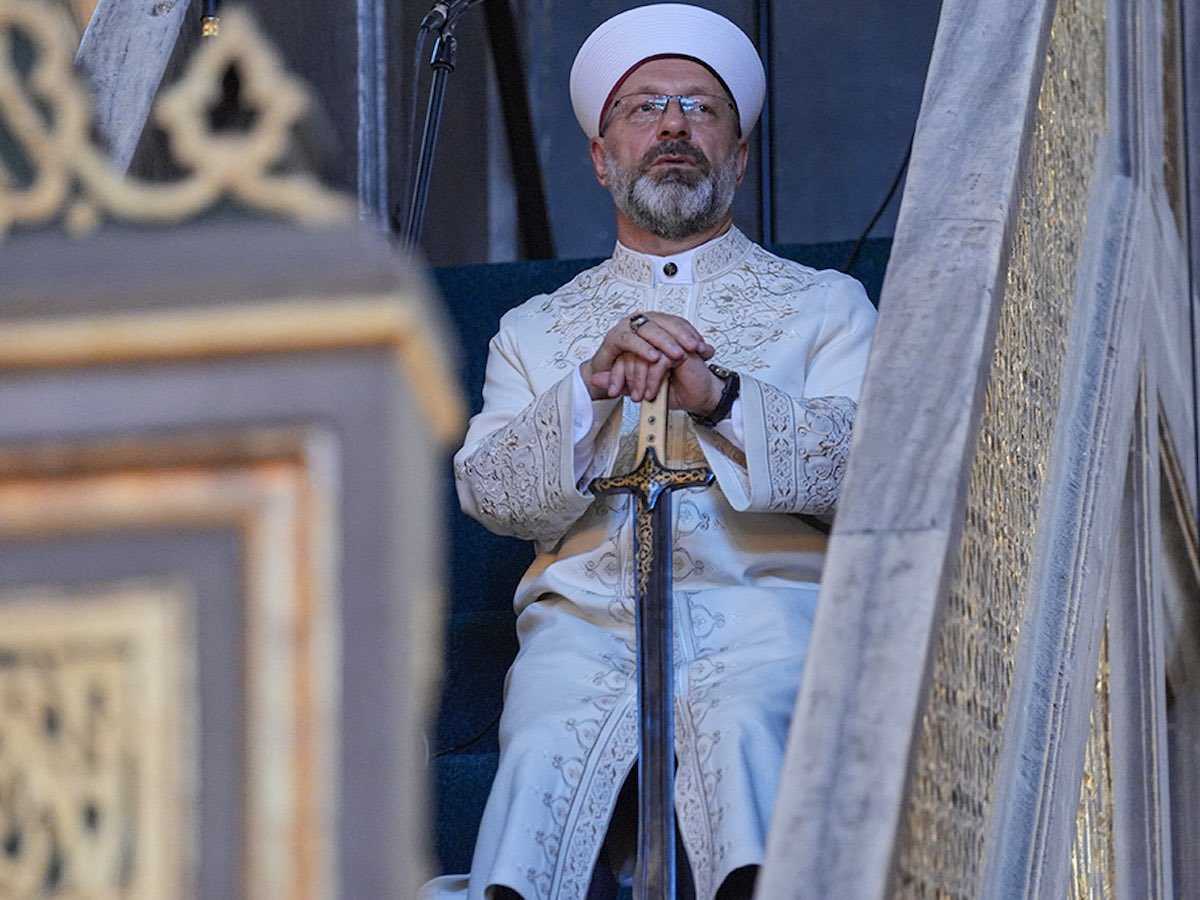 Koskoca Diyanet İşleri Başkanı’na bir Audi’yi, bir ütücüyü çok gördünüz... 😏