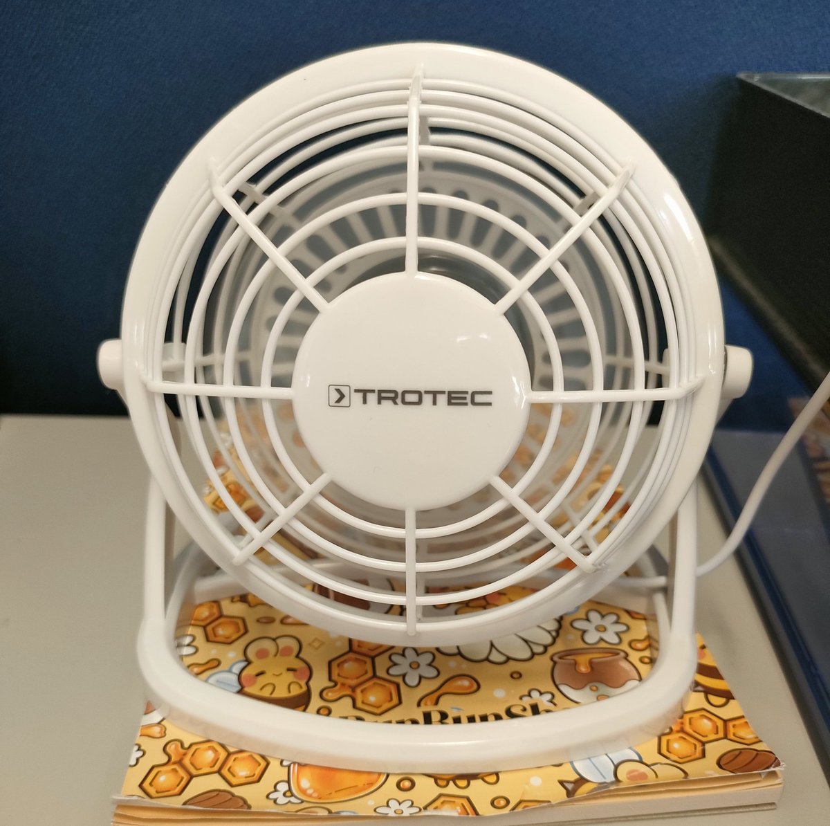 Vega_VT_'s tweet image. 33 degrés dans mon bureau et un seul soldat pour me sauver de la mort
Il fait 10 cm 😀🔥