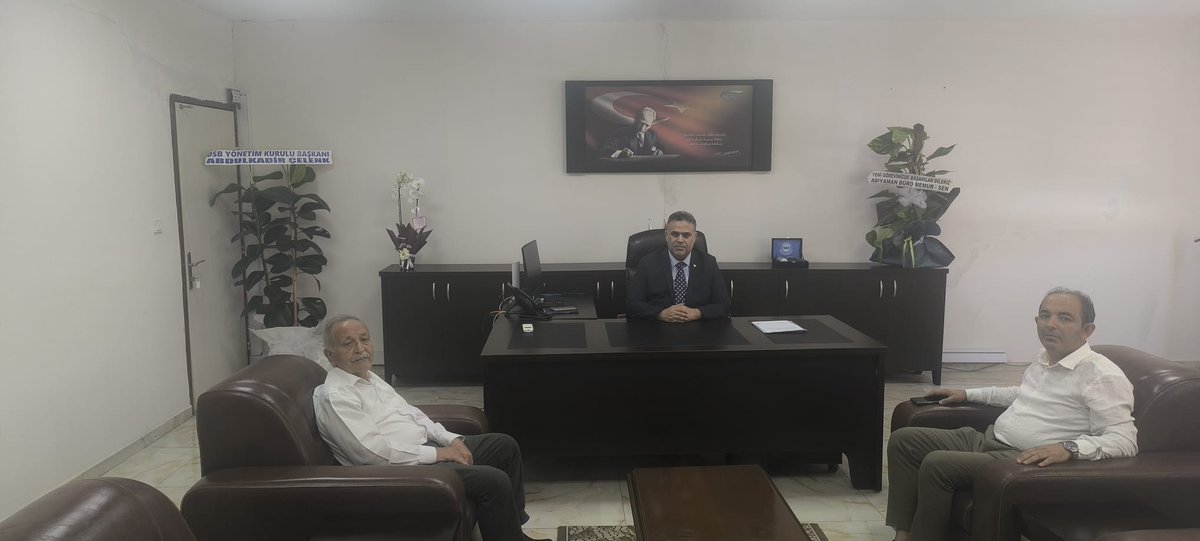 sgkadiyaman's tweet photo. Adıyaman OSB başkanı sayın Abdulkadir Çelenk , göreve yeni başlayan İl Müdürümüz Sayın Mücahit Çelik'i makamında ziyaret ederek hayırlı olsun dileklerinde bulundular. Nazik ziyaretlerinden dolayı kendilerine teşekkür ederiz. https://t.co/fb6pWUzUkN