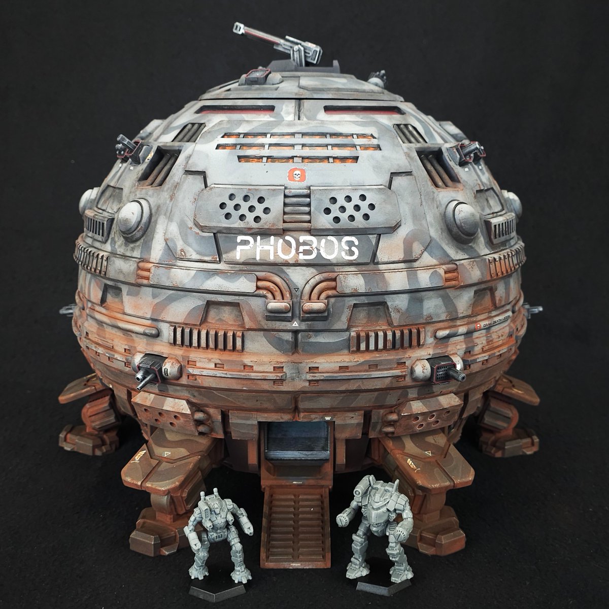 Kamykus1's tweet image. Gray Death Legion Union class dropship is officially finished. Two cans of spray paint. Countless shades of grey (gray!). 160 magnets. Well over 100 hours of work.
#battletech #mechwarrior #miniaturepainting #wargaming #aerotech #spaceship #miniatures